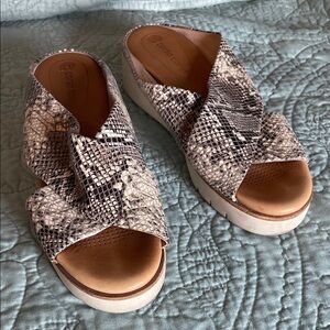 Corso como Black and White Snakeskin Sandals size 6